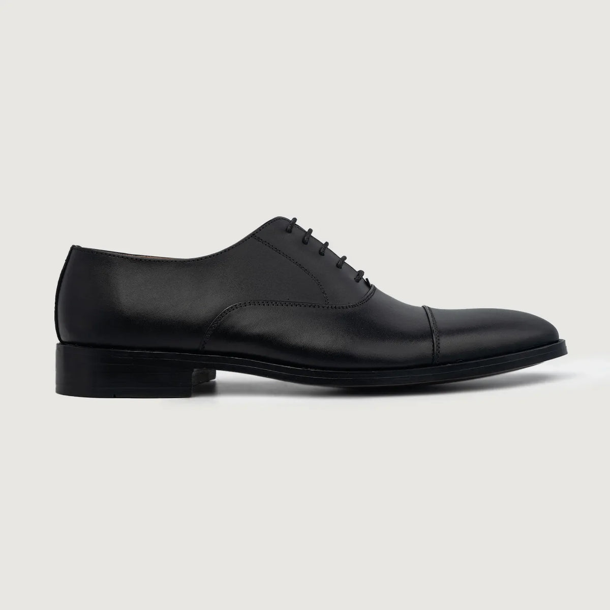Black Full-Grain leather Shoes - Costruzione Goodyear a guardolo & dettaglio puntale
