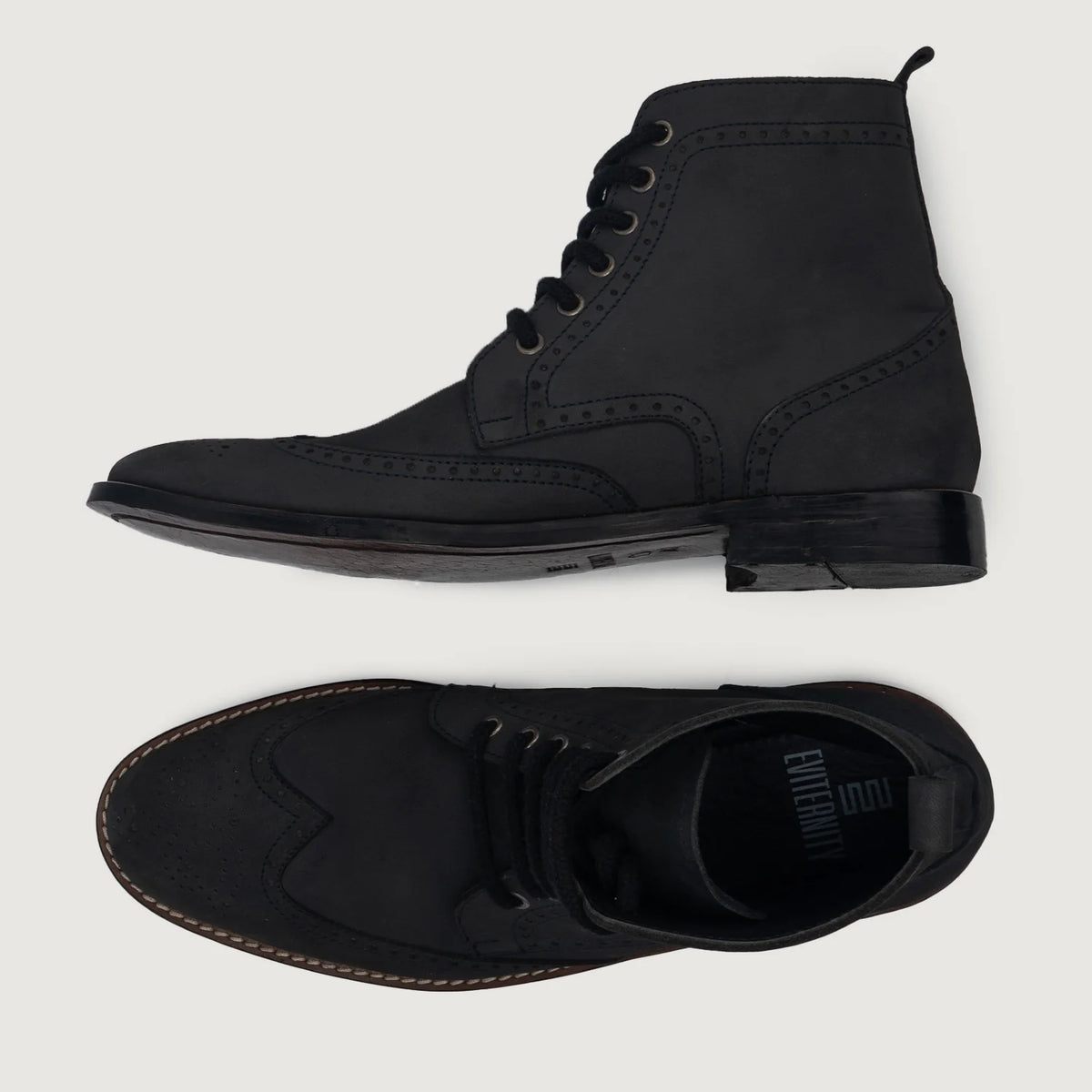 Dettaglio ravvicinato of Classic Collar & Heavy-Duty Zipper Hardware on Duster Brogues Derby Nero Nubuck Stivali in pelle da Uomo For Men