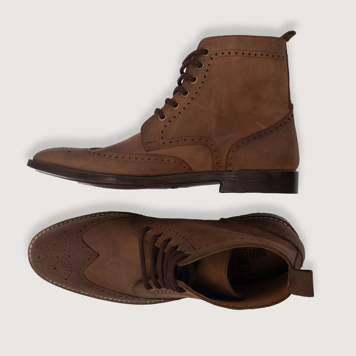 Duster Brogues Derby Oil Pull-up Marrone Stivali in pelle da Uomo - Vista laterale che mostra il taglio ergonomico delle maniche