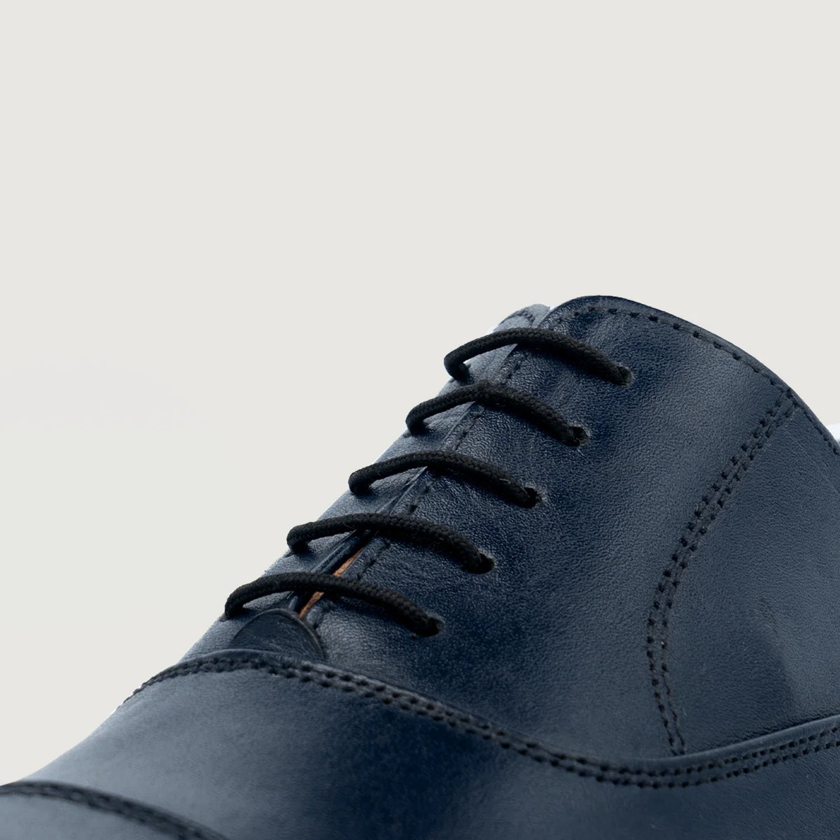 High-Traction Rubber Outsole & Lug Tread Pattern on Professor Oxford Midnight Blu Scarpe in pelle da Uomo For Men
