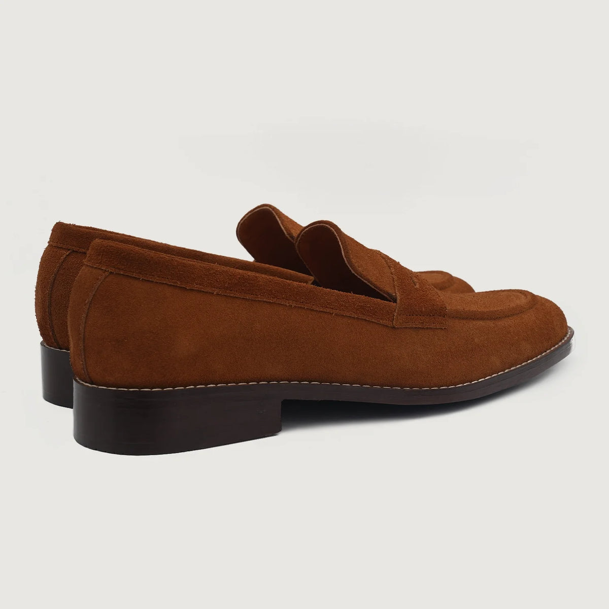 High-Traction Rubber Outsole & Lug Tread Pattern on Baxton Marrone Suede Mocassini in pelle da Uomo For Men