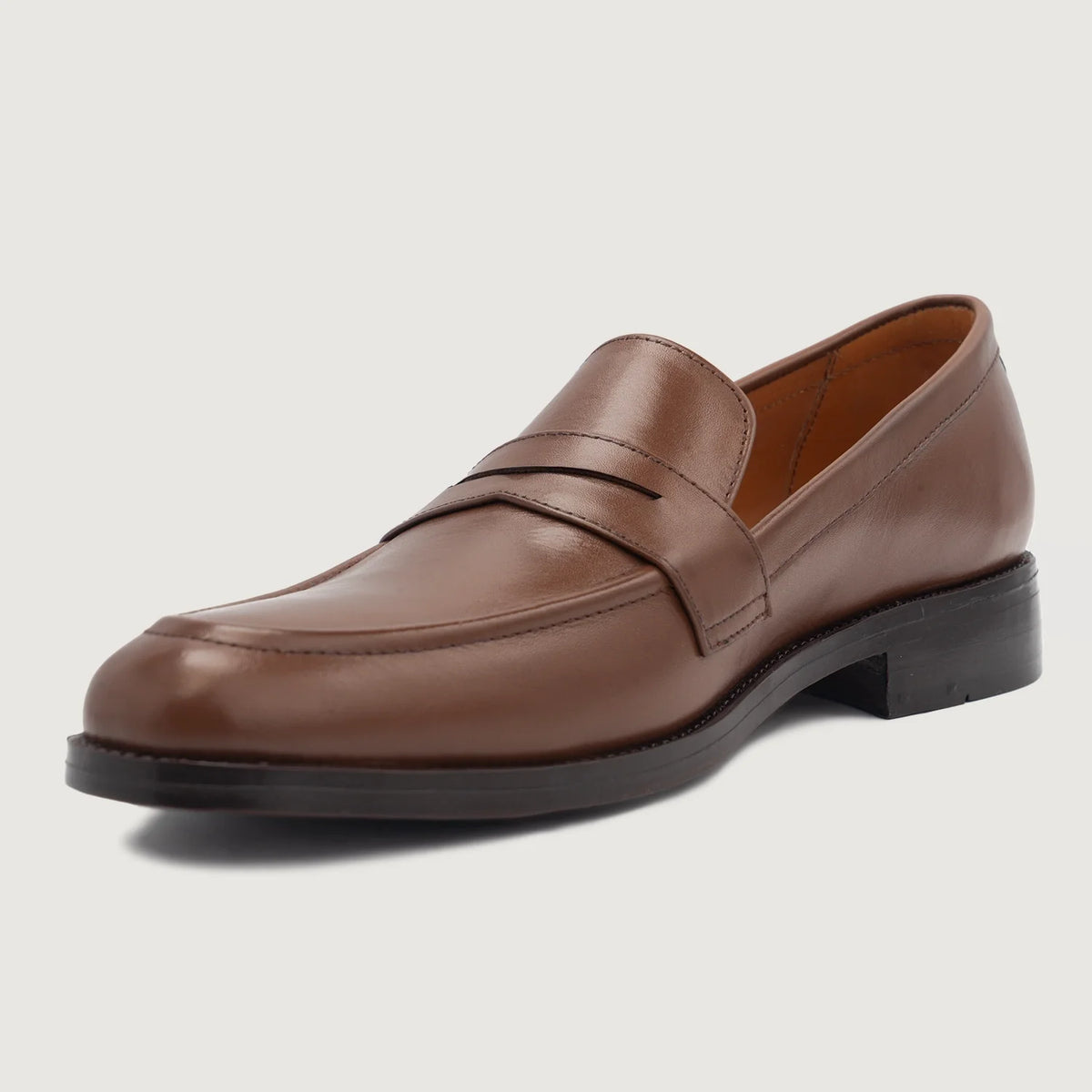 High-Traction Rubber Outsole & Lug Tread Pattern on Baxton Marrone Mocassini in pelle da Uomo