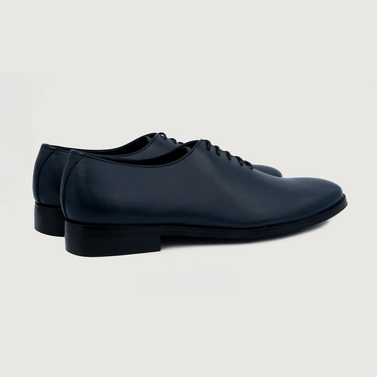 Dettaglio ravvicinato of Classic Collar & Heavy-Duty Zipper Hardware on Director Wholecut Midnight Blu Scarpe in pelle da Uomo For Men