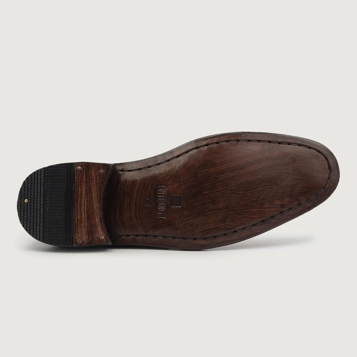 High-Traction Rubber Outsole & Lug Tread Pattern on Clarkson Chelsea Nero Suede Stivali in pelle da Uomo For Men