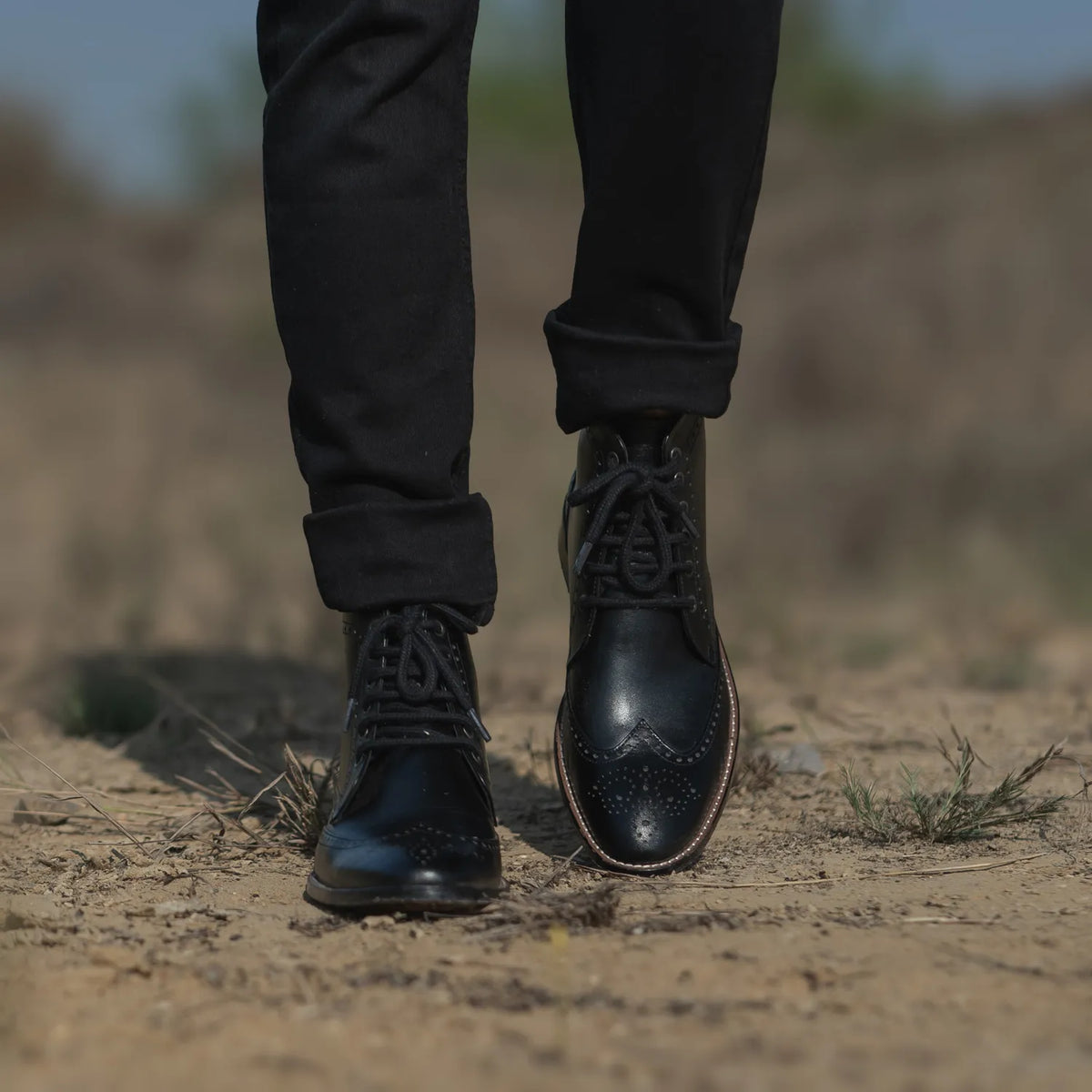 Tailored Rib Cuffs & Hem Craftsmanship Construction Detail on Duster Brogues Derby Nero Stivali in pelle da Uomo For Men