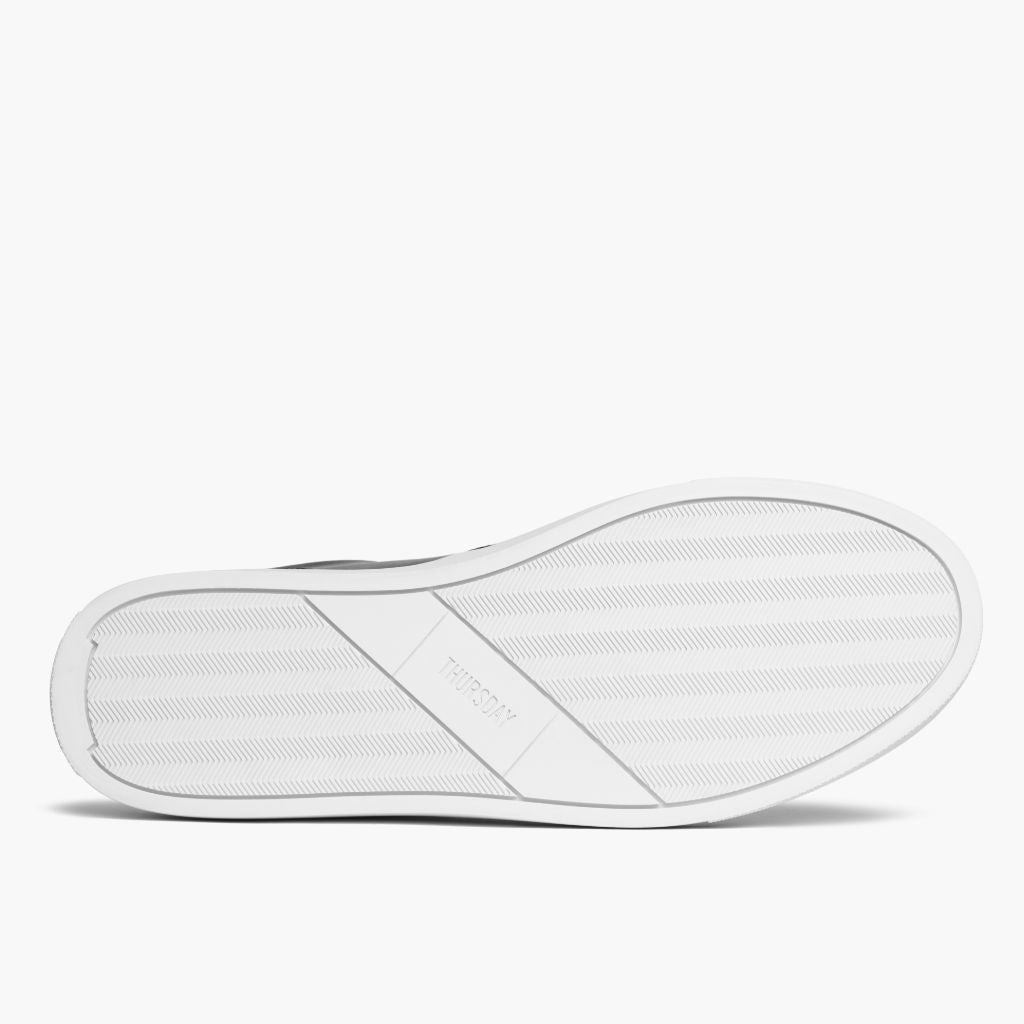 High-Traction Rubber Outsole & Lug Tread Pattern on Court Nero Sneakers in pelle da Uomo
