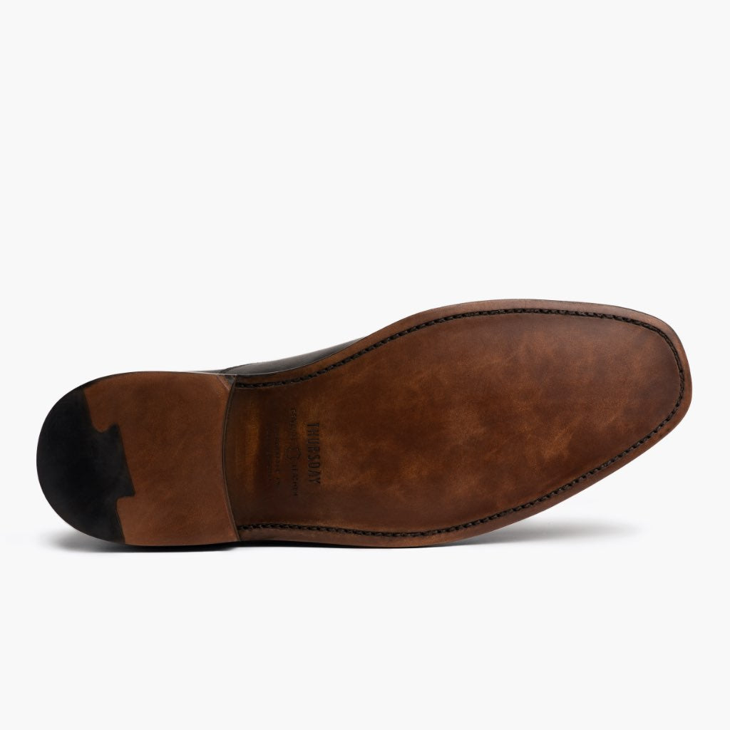High-Traction Rubber Outsole & Lug Tread Pattern on Executive Nero Sneakers in pelle da Uomo