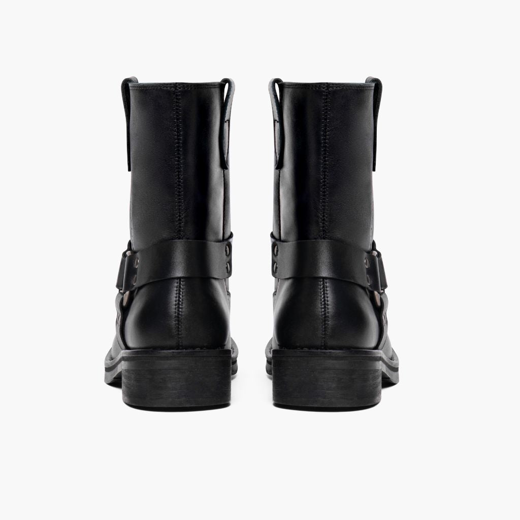 High-Traction Rubber Outsole & Lug Tread Pattern on Outlaw Nero Stivali in pelle da Donna