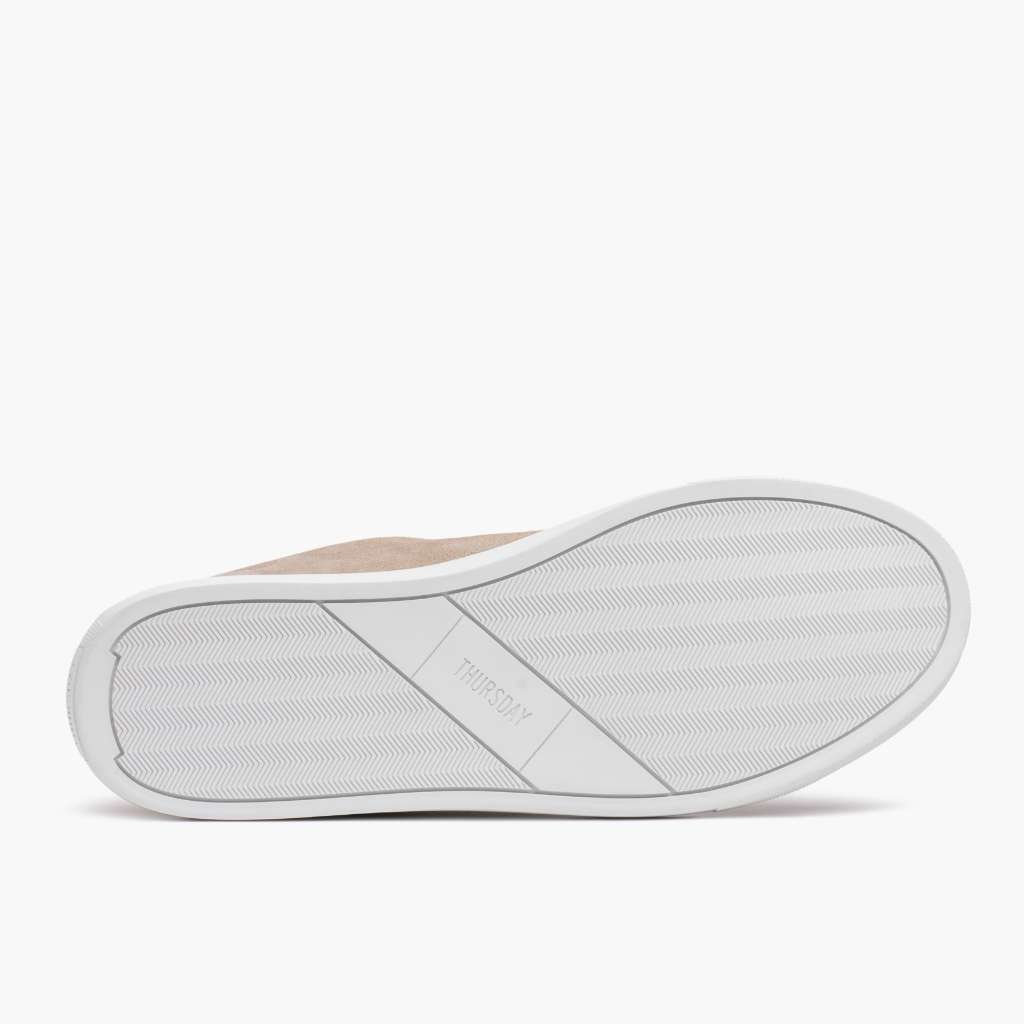 High-Traction Rubber Outsole & Lug Tread Pattern on Premier Low Top Latte Sneakers in pelle da Donna