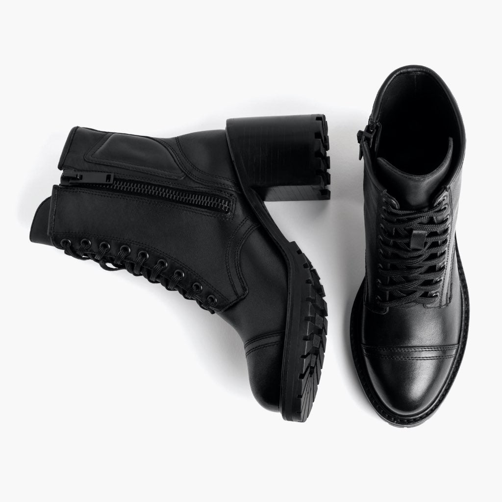 High-Traction Rubber Outsole & Lug Tread Pattern on Rebel Nero Stivali in pelle da Donna