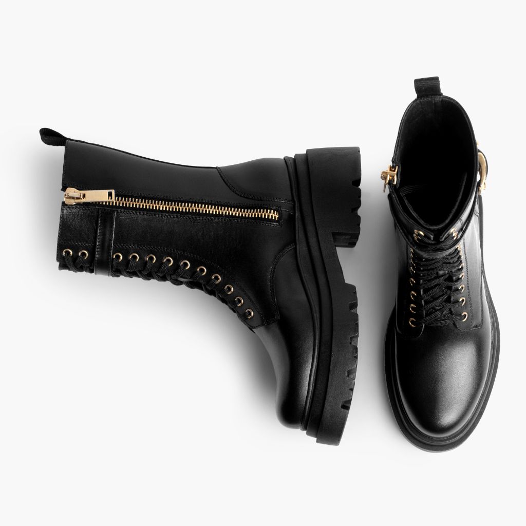 High-Traction Rubber Outsole & Lug Tread Pattern on Fatale Nero & Gold Stivali in pelle da Donna