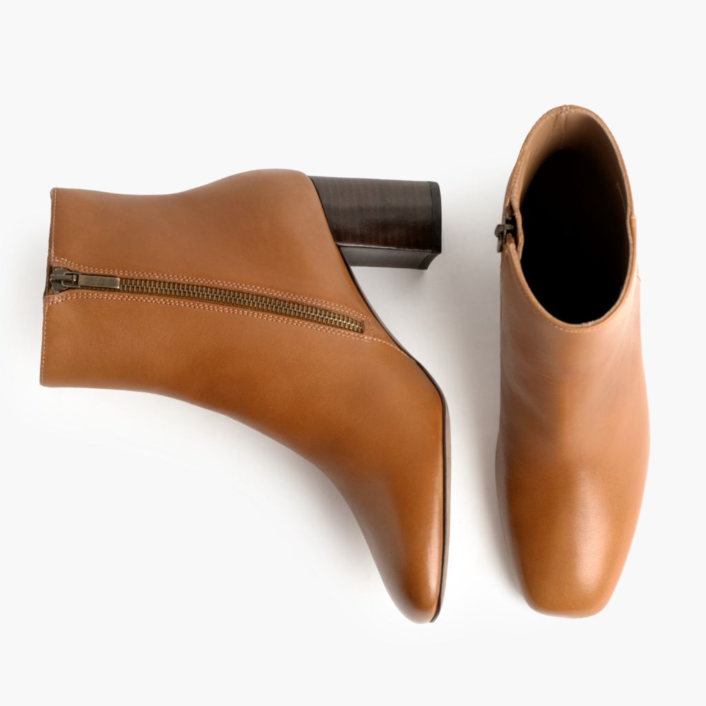 High-Traction Rubber Outsole & Lug Tread Pattern on High Standard Toffee Stivali in pelle da Donna