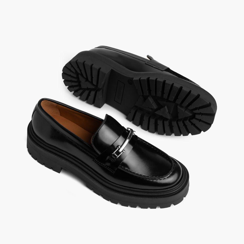 High-Traction Rubber Outsole & Lug Tread Pattern on Penny Platform Nero & Silver Mocassini in pelle da Donna