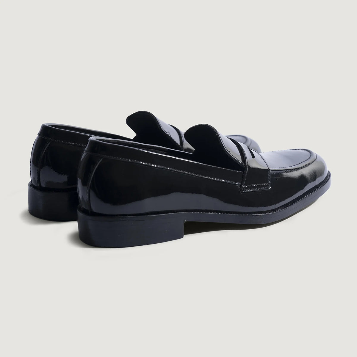 High-Traction Rubber Outsole & Lug Tread Pattern on Baxton Nero Patent Mocassini in pelle da Uomo For Men
