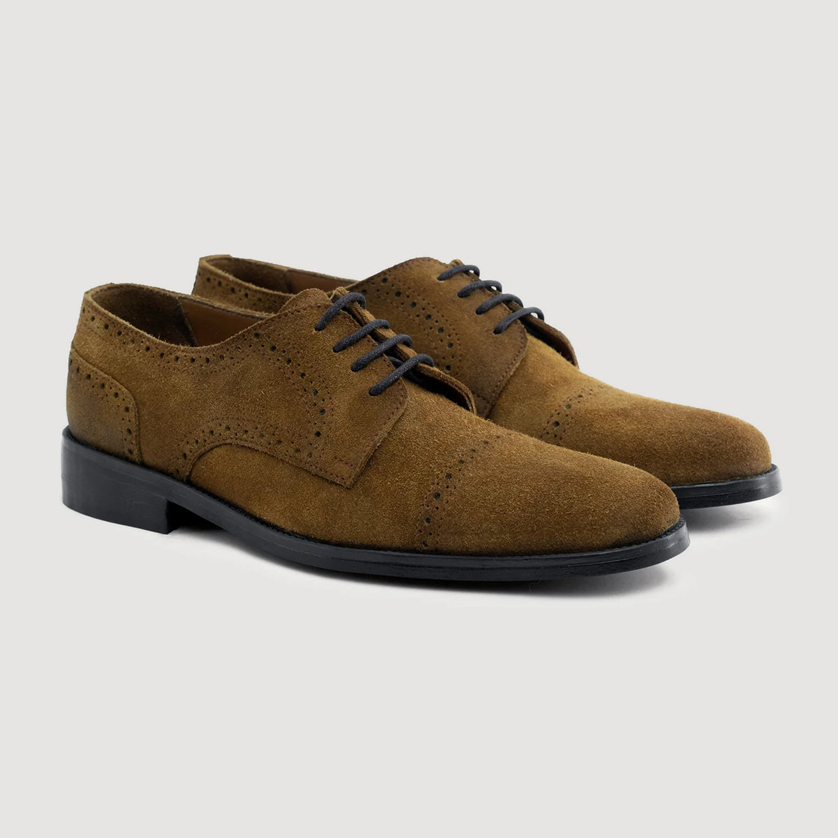 Dirk Brogues Derby Brown Suede Leather Shoes StudGuard For Men in Brown Goatskin Suede - Vista laterale | Acquista online