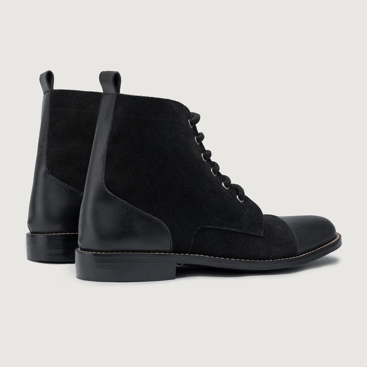 High-Traction Rubber Outsole & Lug Tread Pattern on Knight Derby Hybrid Nero Stivali in pelle - StudGuard da Uomo