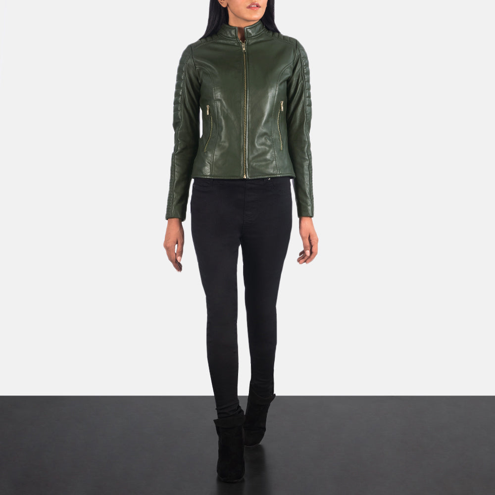 
Adalyn Trapuntato Verde Giacca Biker in Pelle da Donna - Vista laterale che mostra il taglio ergonomico delle maniche