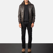 Dettaglio ravvicinato of Rib Knit &amp; Zipper Hardware on Men's Air Rolf Mocha Brown Leather Bomber Jacket