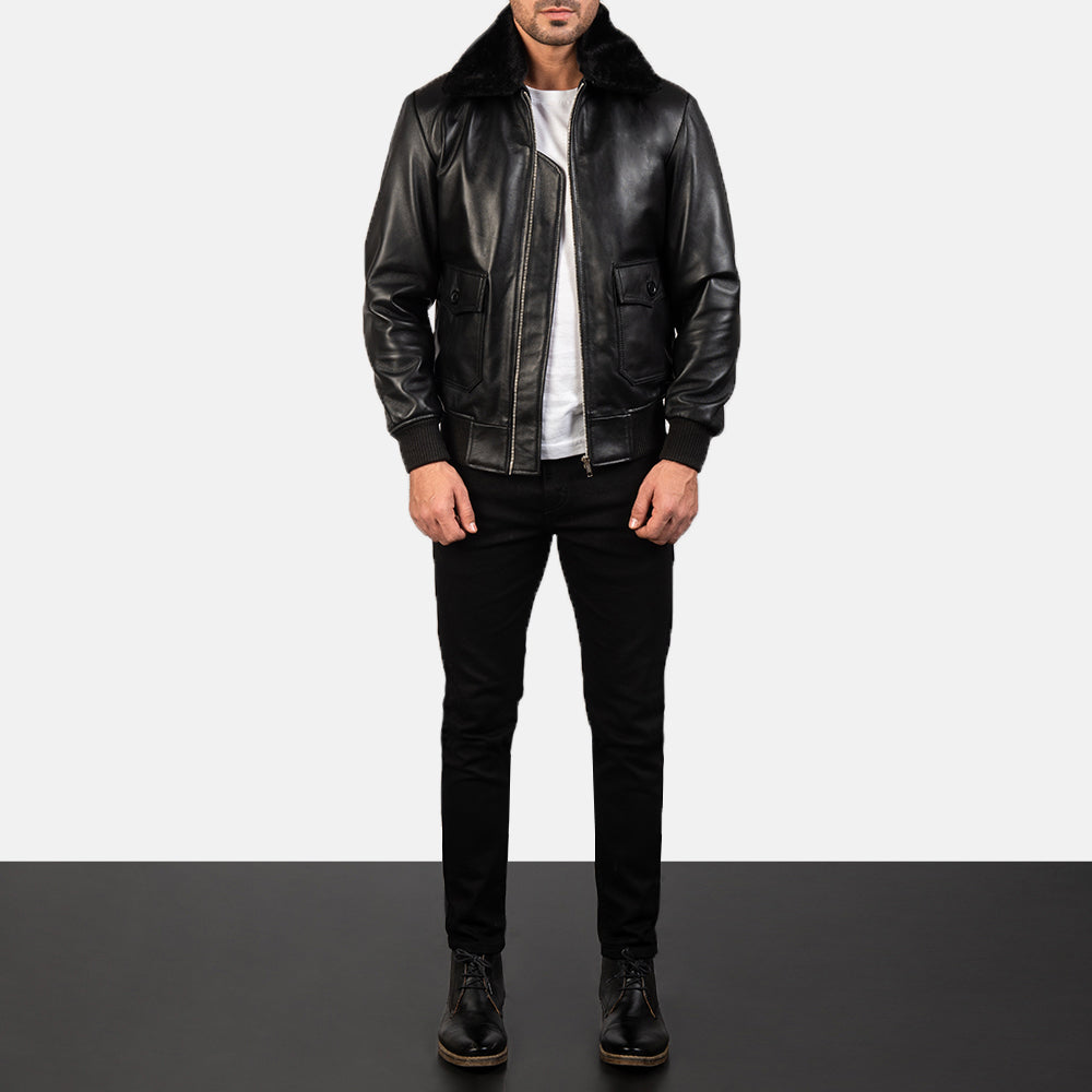 
Airin G-1 Nero Bomber in Pelle da Uomo - Vista laterale che mostra il taglio ergonomico delle maniche