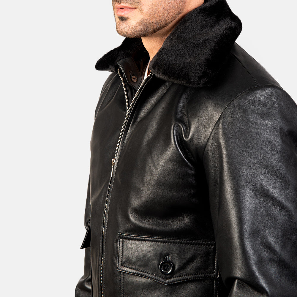 
Vista interna Showing Quilted Viscose Lining & Due tasche interne funzionali