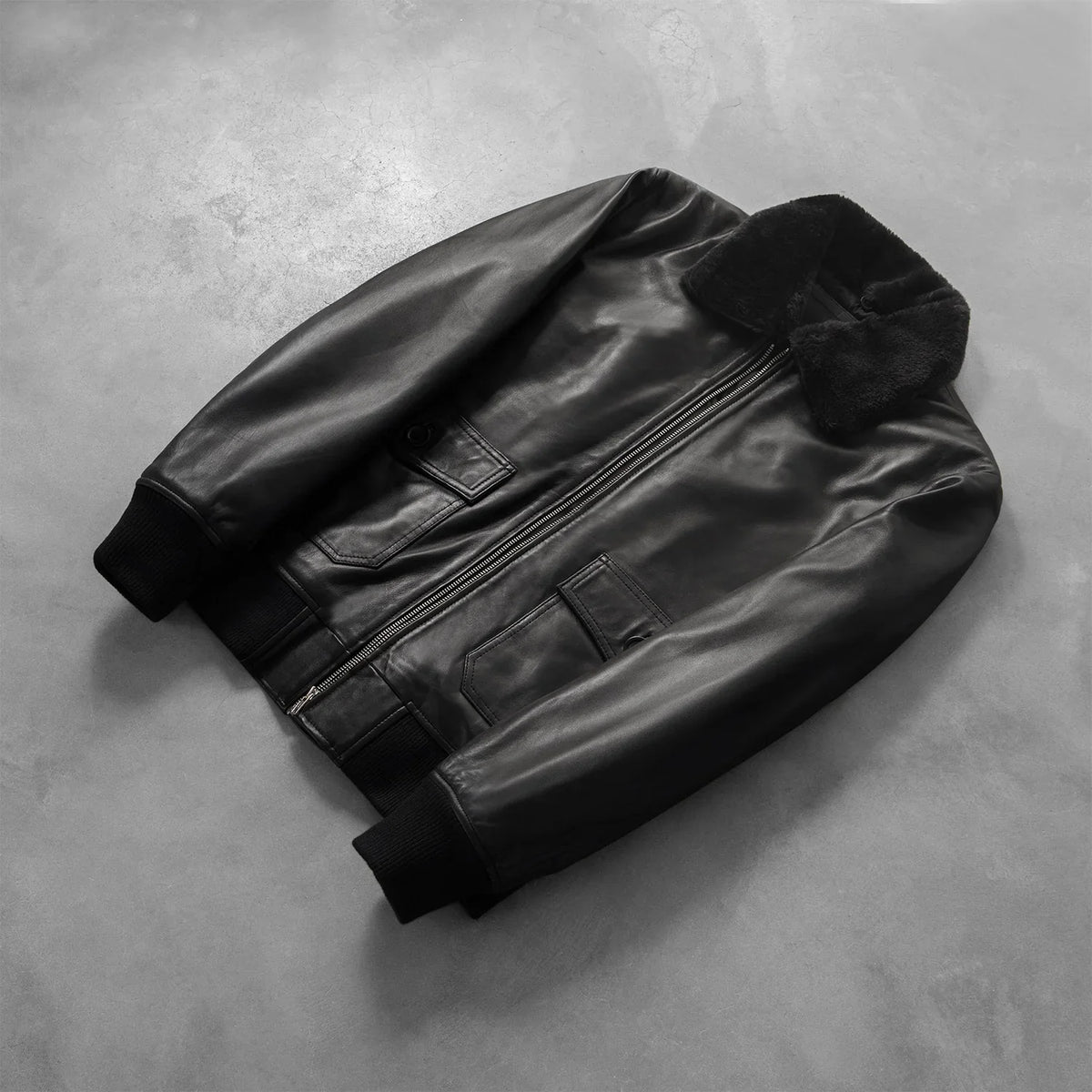 
Rib Knit & Hem Craftsmanship Construction Detail on Airin G-1 Nero Bomber in Pelle da Uomo