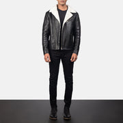 
Dettaglio ravvicinato of Notch & Zipper Hardware on Alberto Bianco Shearling Nero Giacca in Pelle da Uomo