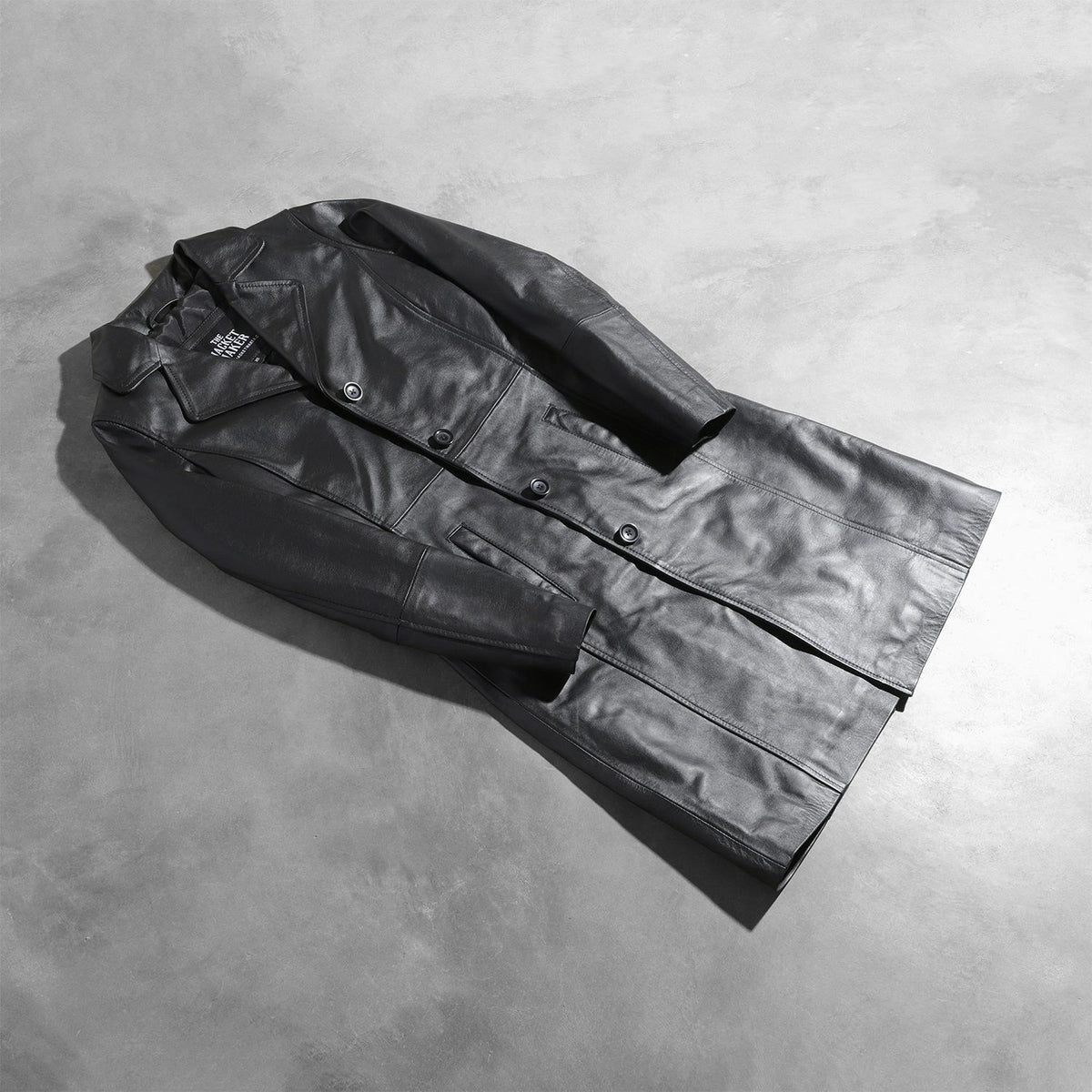Open Hem &amp; Hem Craftsmanship Construction Detail on Women's Alexis Nero Single Breasted Cappotto in Pelle da Donna
