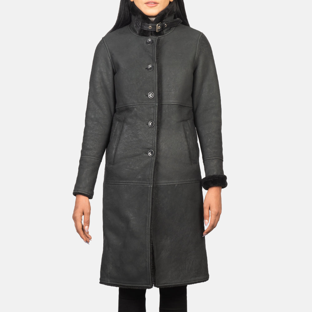 Dettaglio ravvicinato of Buckled Collar &amp; Button Hardware on Women's Alina Shearling Nero Cappotto in Pelle da Donna