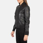 
Black Sheepskin Leather Bomber Jacket - Vista posteriore con spalle definite e orlo pulito