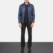 Dettaglio ravvicinato of Belted Band &amp; Button Hardware on Men's Barry Trapuntato Blu Windbreaker Giacca in Pelle da Uomo
