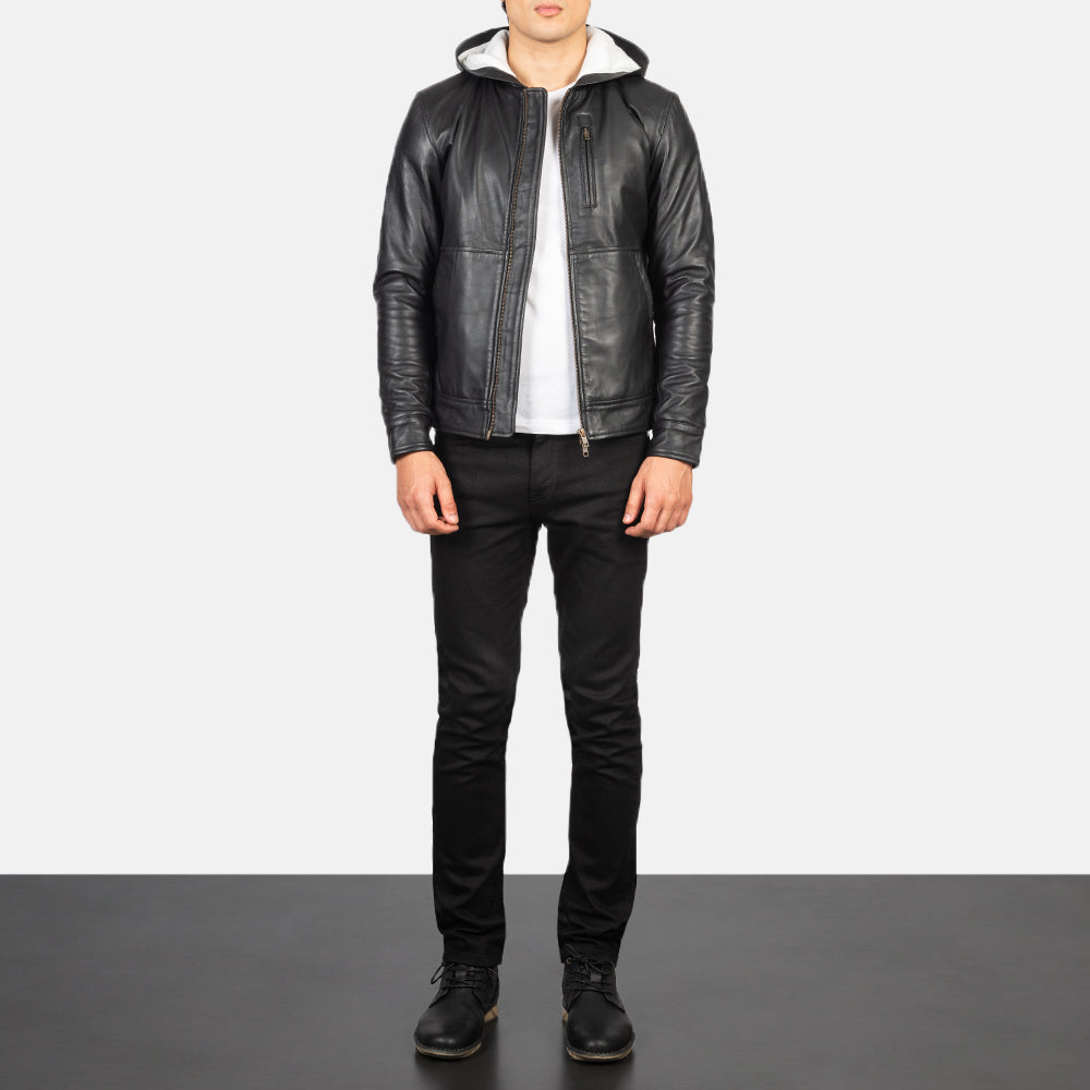
Baston Black Hooded Leather Bomber Jacket - Vista laterale che mostra il taglio ergonomico delle maniche