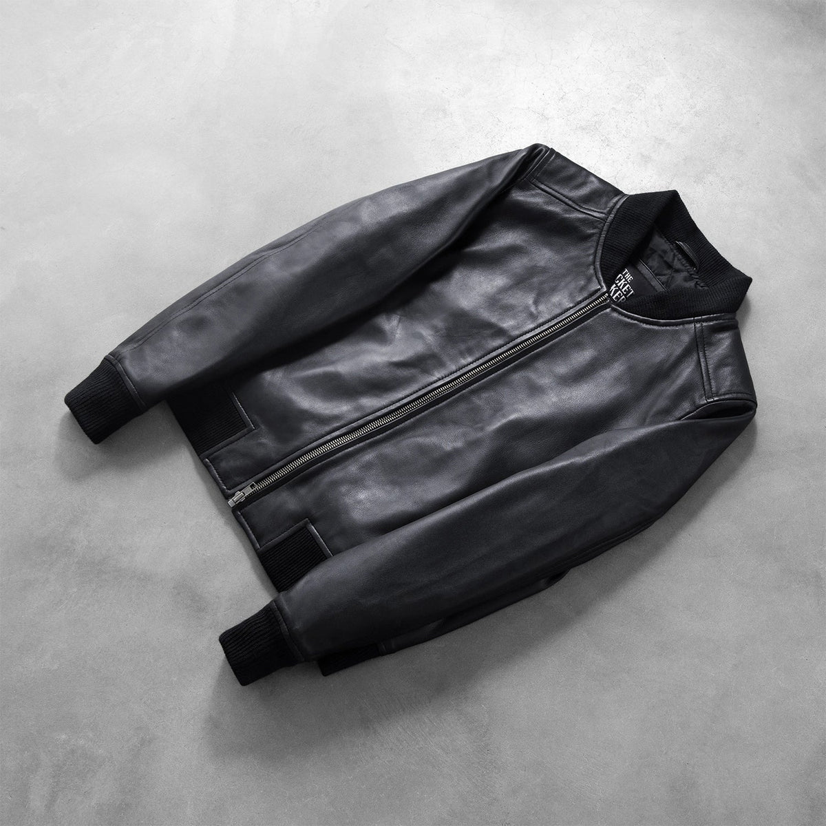 Rib Knit &amp; Hem Craftsmanship Construction Detail on Women's Bliss Nero Bomber in Pelle da Donna