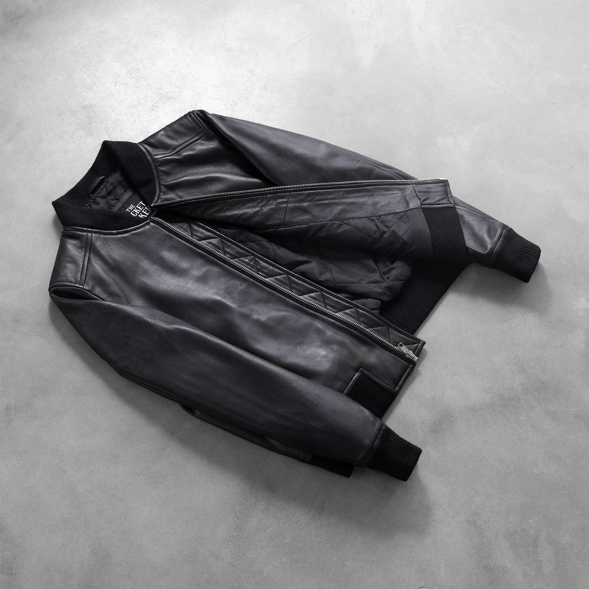 Styled Fit Perspective of Women's Bliss Nero Bomber in Pelle da Donna on Model - Natural Daylight Drape