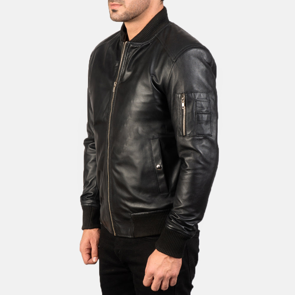 
Black Sheepskin Leather Bomber Jacket - Vista posteriore con spalle definite e orlo pulito