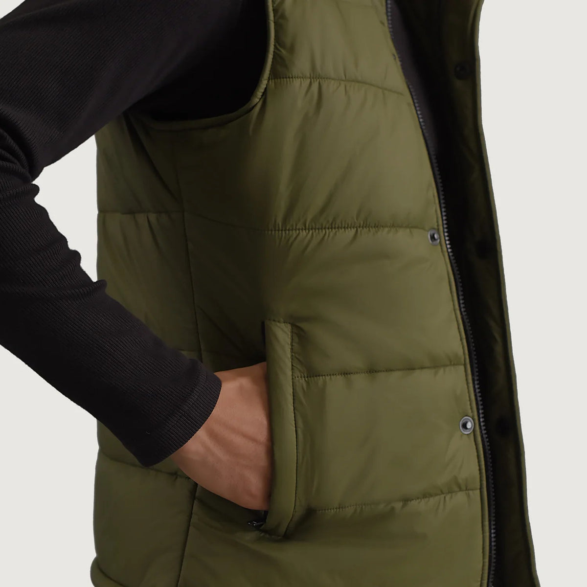 Vista interna Showing Quilted Viscose Lining &amp; Dual Inside Utility Storage Pockets