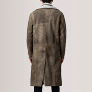 Dettaglio ravvicinato of Notch &amp; Button Hardware on Cai Effetto Usurato Marrone Leather Shearling Cappotto in Pelle da Uomo For Men