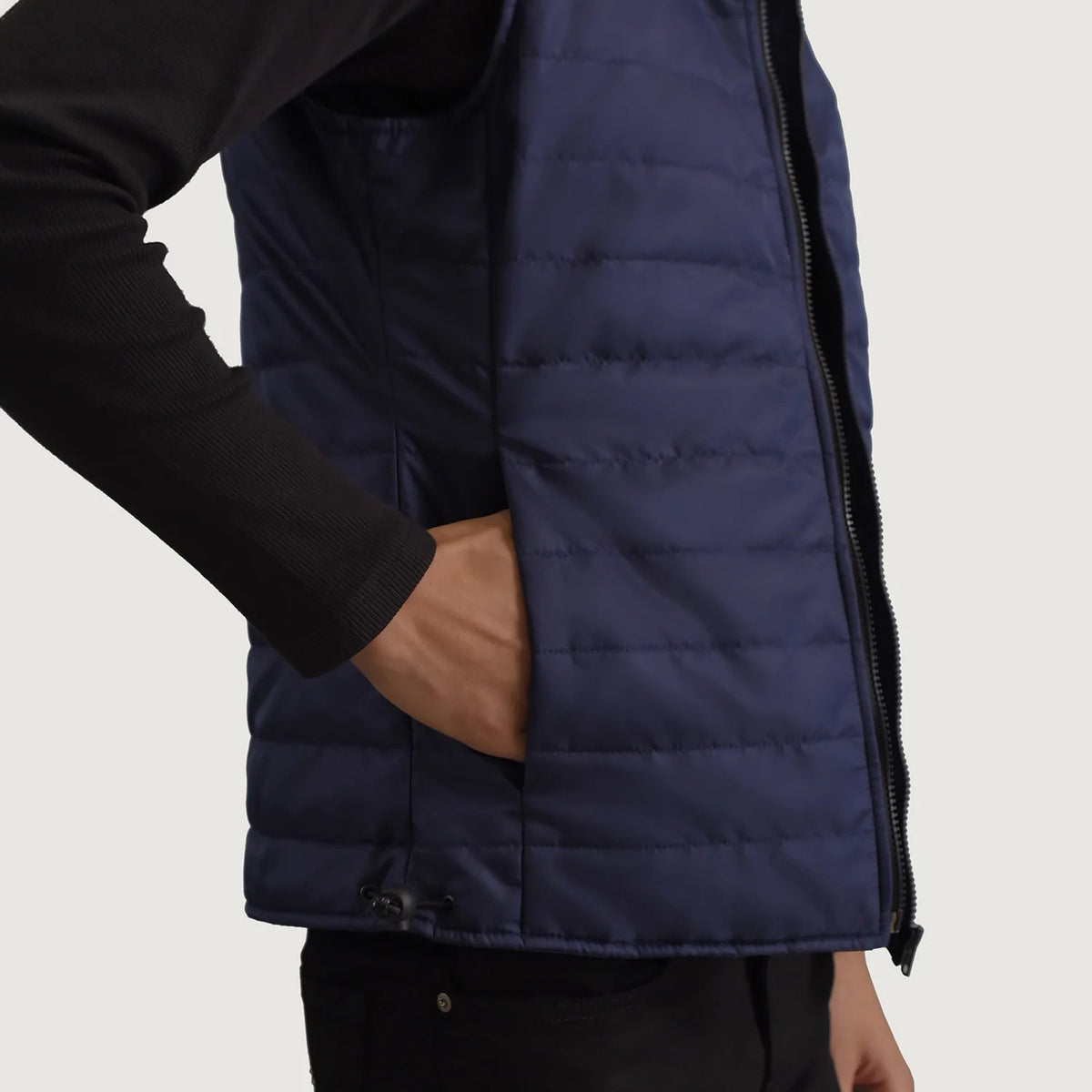 
Vista interna Showing Quilted Viscose Lining & Due tasche interne funzionali