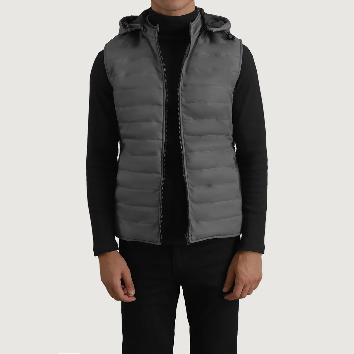 
Carlo Grigio Gilet imbottito con cappuccio da Uomo in Green Full-Grain Leather - Vista frontale e silhouette sartoriale | Acquista online