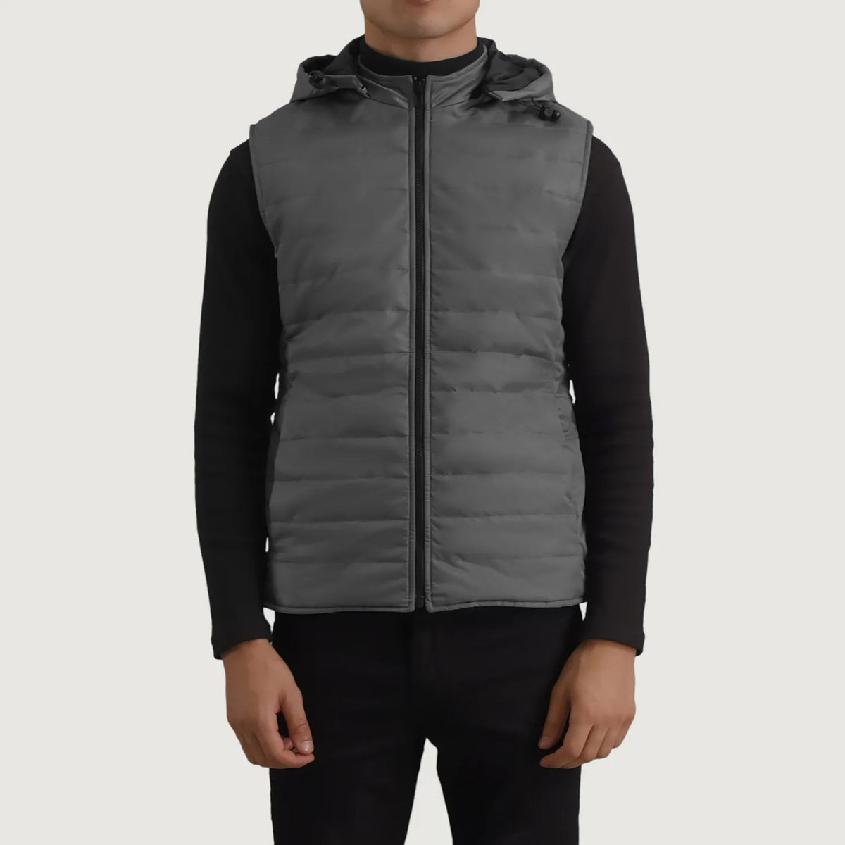 
Dettaglio ravvicinato of Classic Collar & Zipper Hardware on Carlo Grigio Gilet imbottito con cappuccio da Uomo