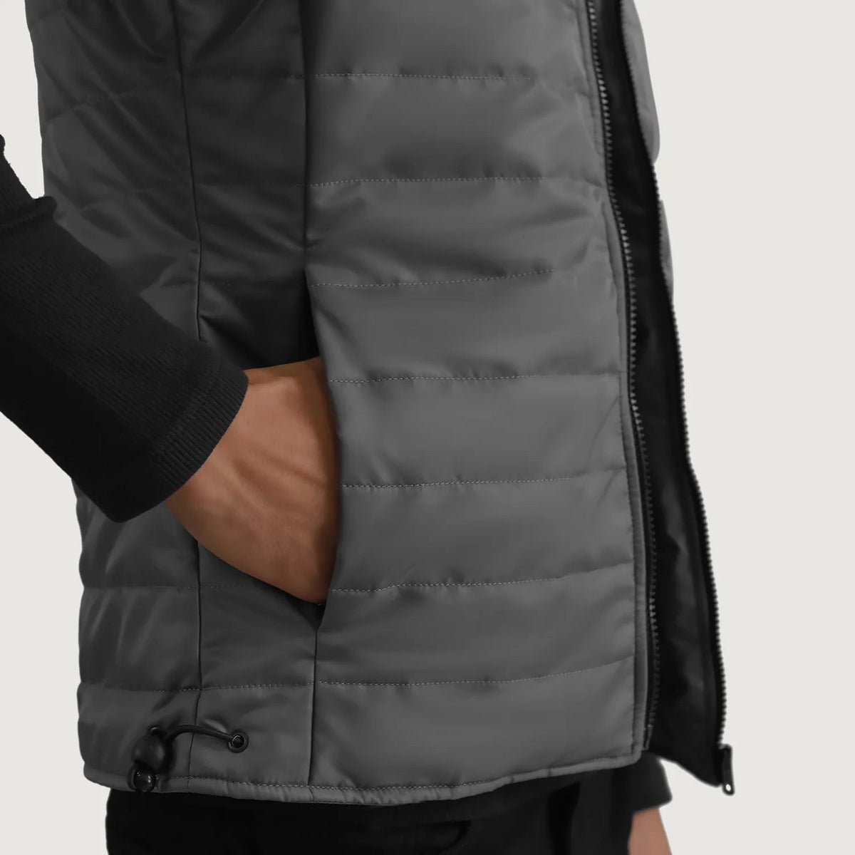 
Vista interna Showing Quilted Viscose Lining & Due tasche interne funzionali