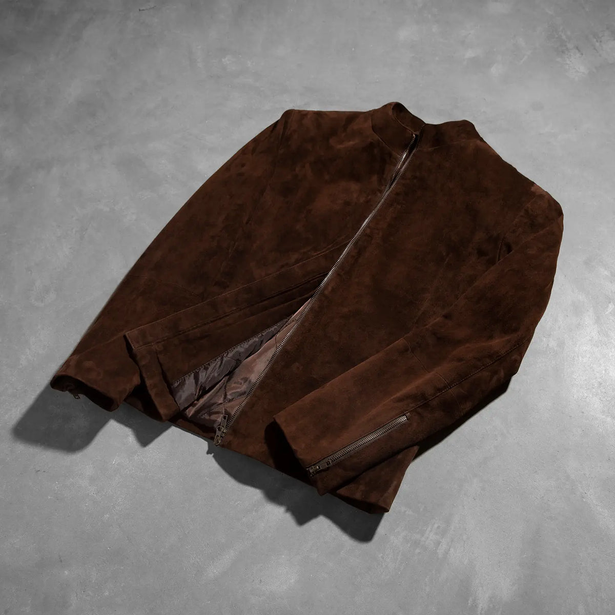 Styled Fit Perspective of Men's Charcoal Mocha Suede Giacca Biker in Pelle da Uomo on Model - Natural Daylight Drape