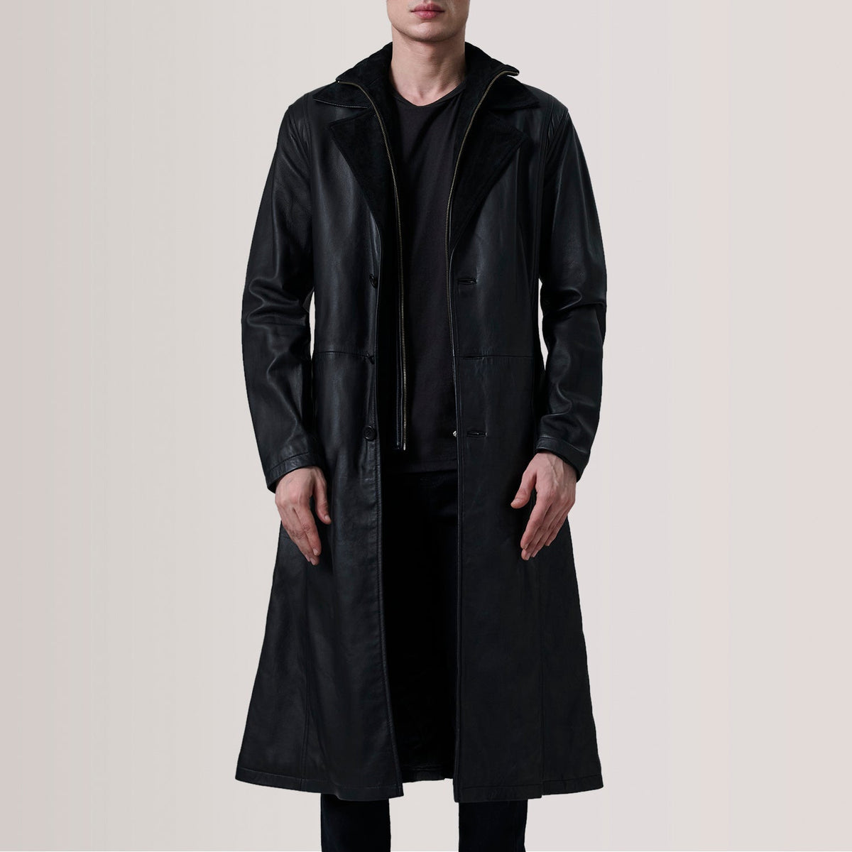 
Charlton Nero Leather Single Breasted Cappotto in Pelle da Uomo For Men in Black Sheepskin Leather - Vista frontale e silhouette sartoriale | Acquista online