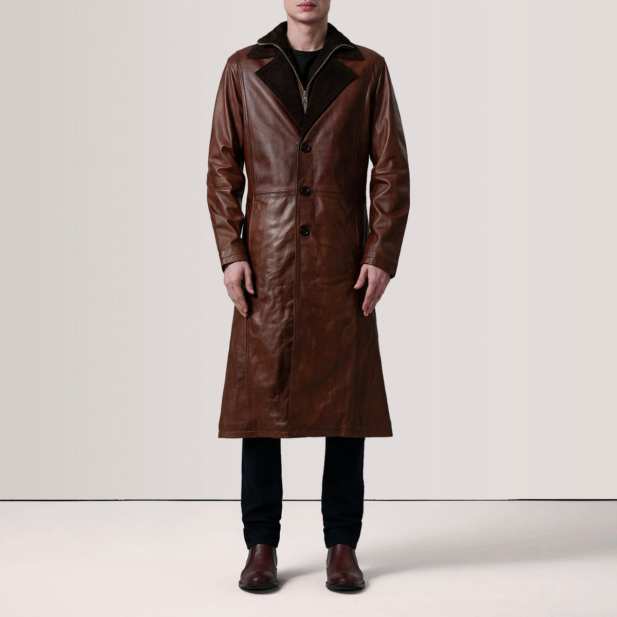 
Distressed Brown Sheepskin Burnished Leather Coat - Vista posteriore con spalle definite e orlo pulito