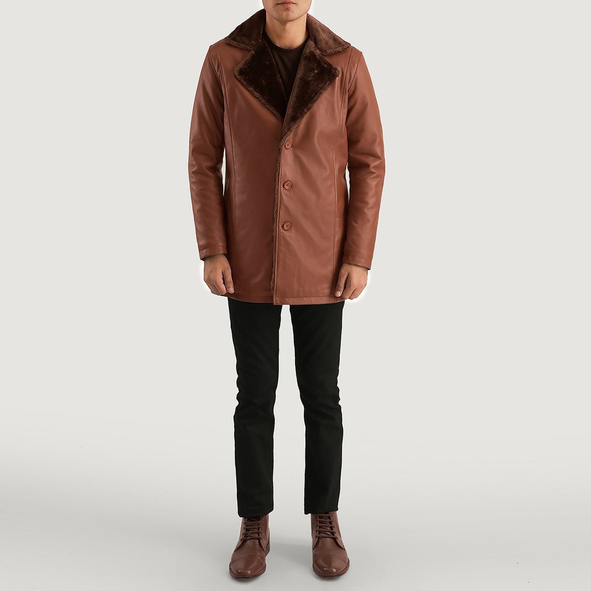 
Cannella Marrone Leather Fur Cappotto in Pelle da Uomo - Vista laterale che mostra il taglio ergonomico delle maniche