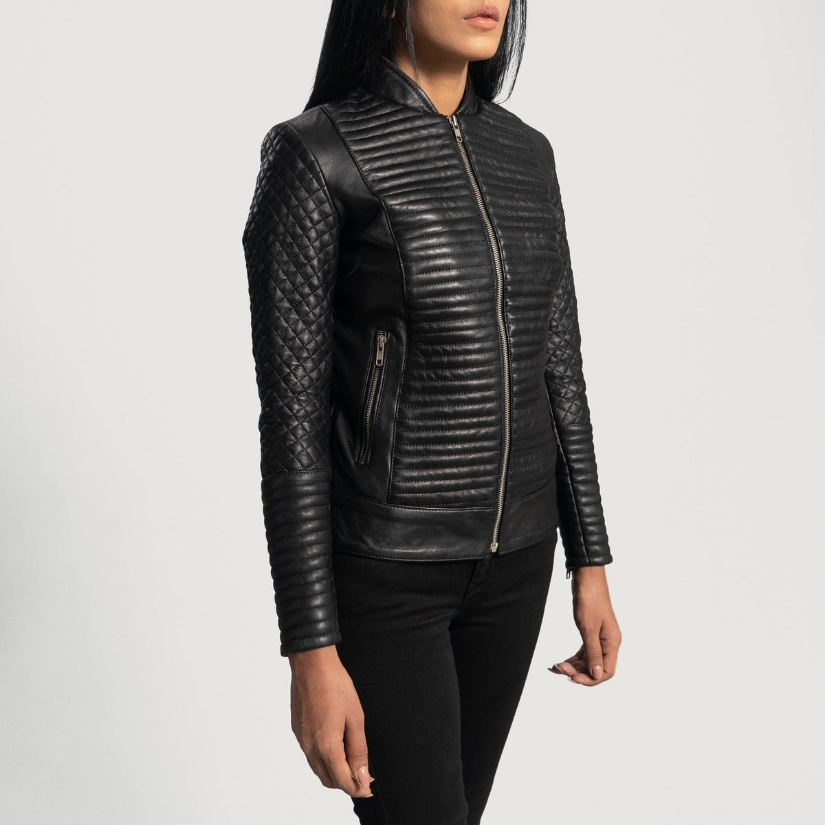Black Sheepskin Leather Biker Jacket - Vista posteriore Showing Tailored Shoulder Fit &amp; Clean Hemline