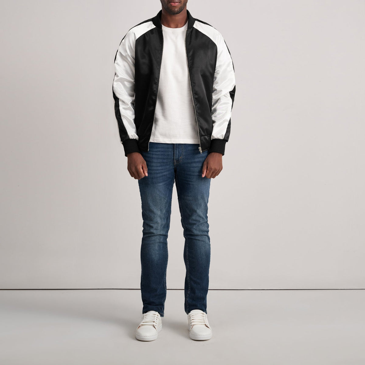 Dettaglio ravvicinato of Varsity &amp; Zipper Hardware on Clarke Nero Varsity Giacca in Pelle da Uomo