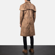 
Classic Marrone Leather Duster da Uomo - Vista laterale che mostra il taglio ergonomico delle maniche
