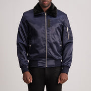 
Clyde B-15 Blu Bomber in Pelle da Uomo in Blue Satin - Vista frontale e silhouette sartoriale | Acquista online