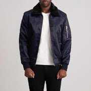 
Clyde B-15 Blu Bomber in Pelle da Uomo - Vista laterale che mostra il taglio ergonomico delle maniche