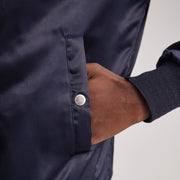 
Vista interna Showing Quilted Polyester Lining & Due tasche interne funzionali